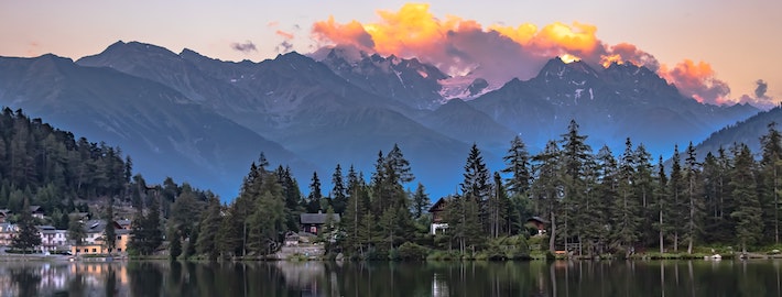 Sunset over Alpine Peak’s mountain lake